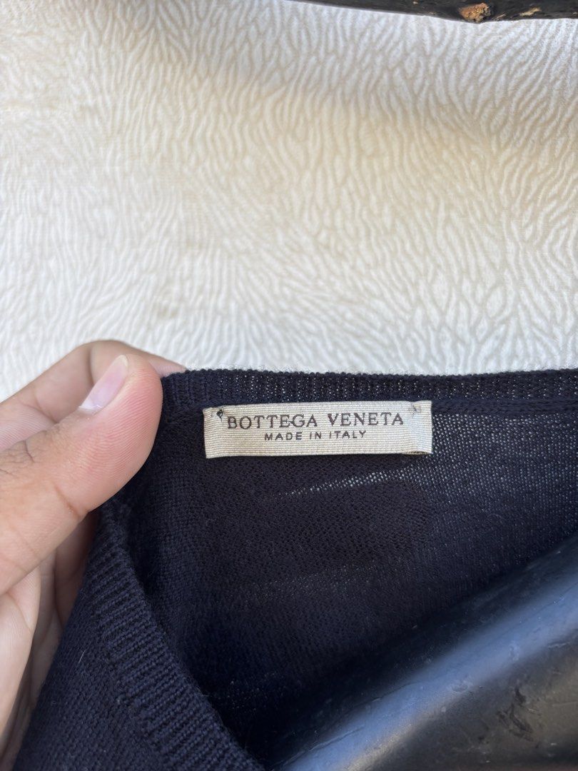 Bottega Veneta Cardigan (Category: Coats, Jackets and Outerwear) located in Baybay. Submitted by thrift.ed2023 (Listing ID 1465207231, Image 3). Description: Bottega Veneta Cardiga Small 15x20 No Issue Good as New .