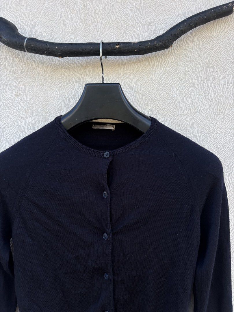 Bottega Veneta Cardigan (Category: Coats, Jackets and Outerwear) located in Baybay. Submitted by thrift.ed2023 (Listing ID 1465207231, Image 2). Description: Bottega Veneta Cardiga Small 15x20 No Issue Good as New .