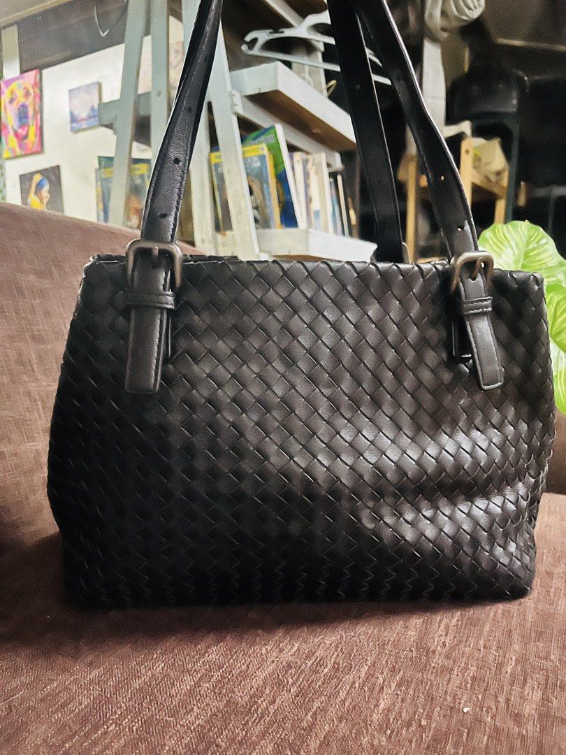Bottega Venetta (Category: Shoulder Bags) located in Quezon City. Submitted by retann (Listing ID 1465382784, Image 1). Description: - Thrifted in HK -No damage interior needs cleanin.