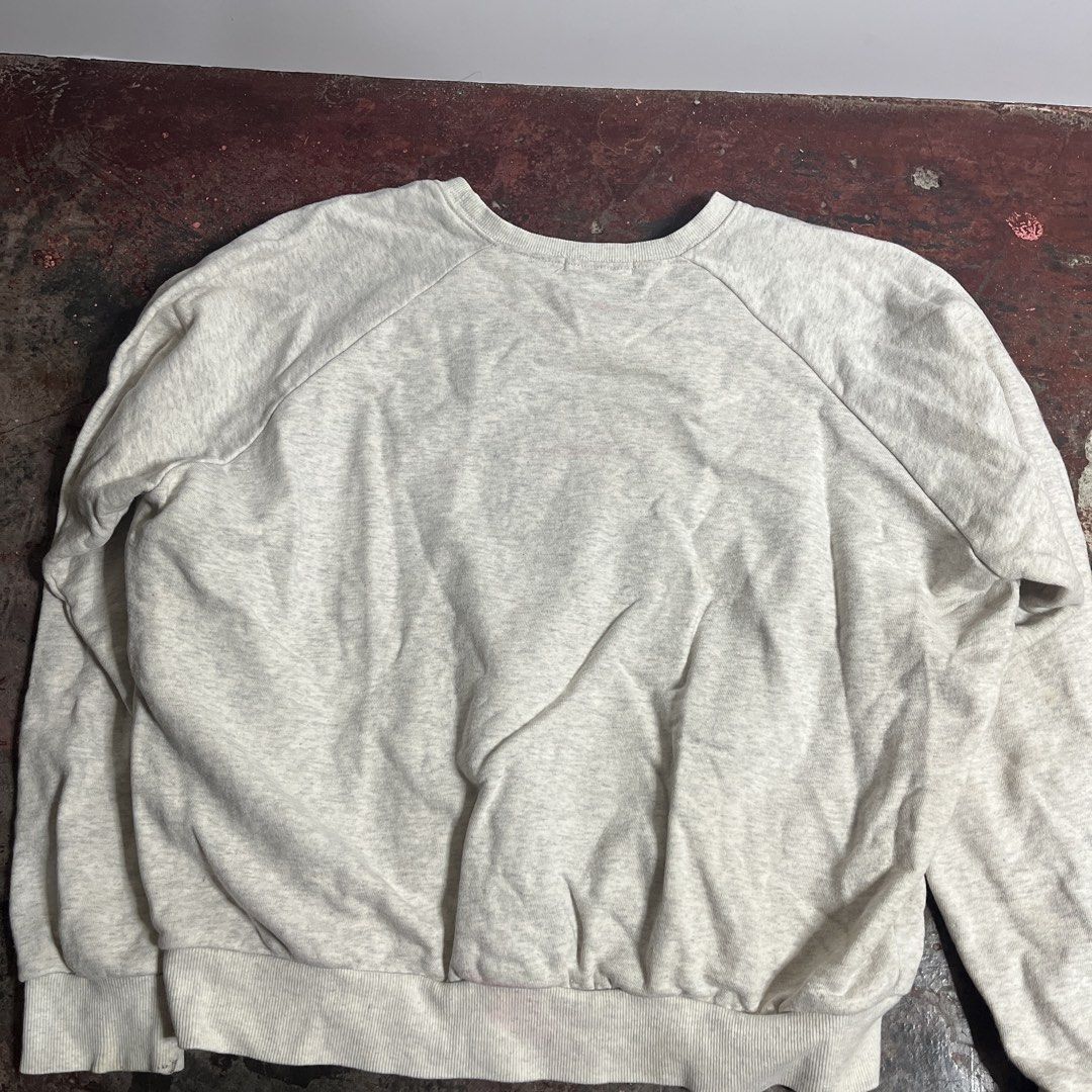 Boxy cropped sweater (Category: Longsleeves) located in Cagayan de Oro. Submitted by kojisalas (Listing ID 1465319877, Image 3). Description: 24x20 Needs heavy wash.