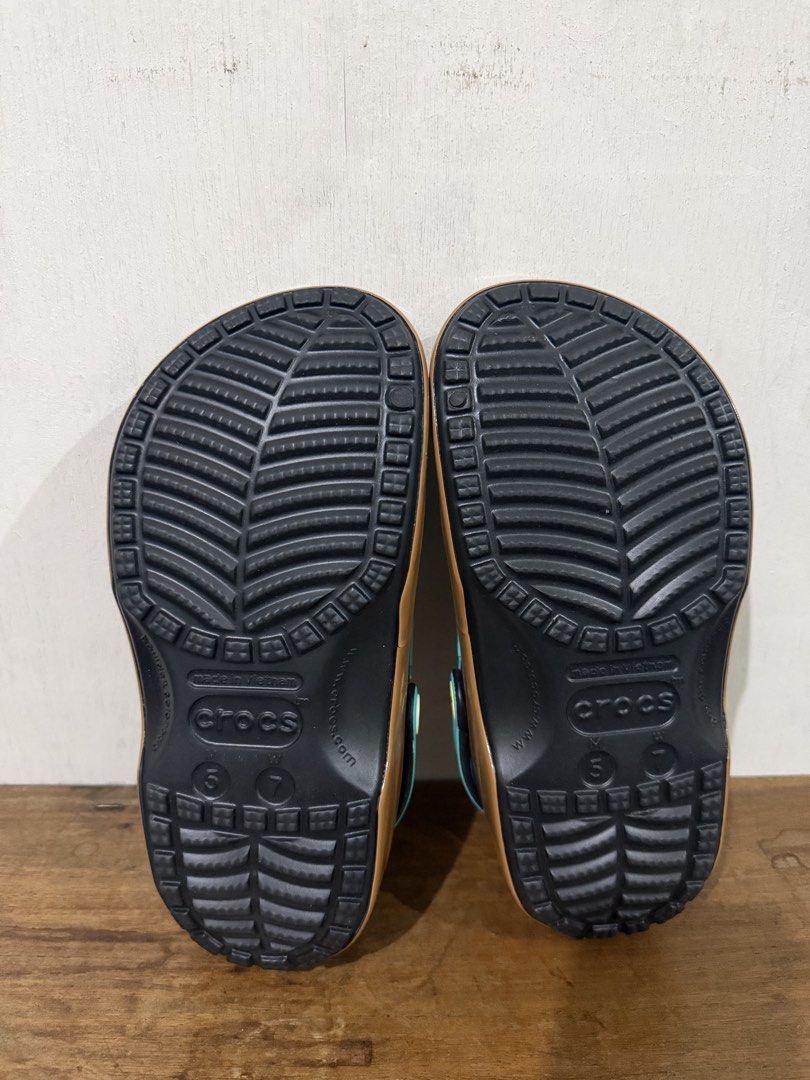 [BRAND NEW] Crocs Scooby-Doo (Size M5 W7) (Category: Casual Shoes) located in Bacoor. Submitted by jarciatrading (Listing ID 1465306055, Image 2). Description: brand new from the us size: men’s 5 women’s 7 no box - can provide replacement box .