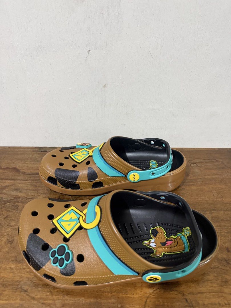 [BRAND NEW] Crocs Scooby-Doo (Size M5 W7) (Category: Casual Shoes) located in Bacoor. Submitted by jarciatrading (Listing ID 1465306055, Image 3). Description: brand new from the us size: men’s 5 women’s 7 no box - can provide replacement box .