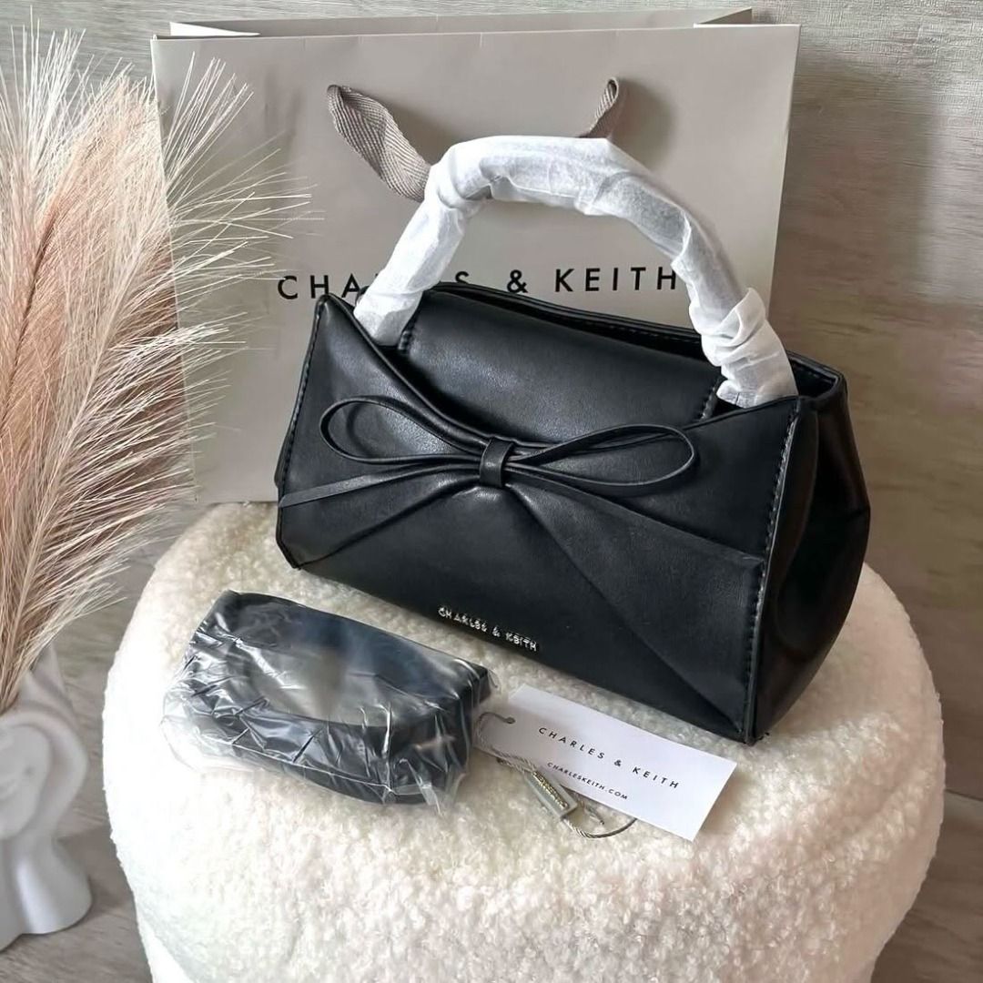 Brandnew (Category: Cross-body Bags) located in Quezon City. Submitted by mjmbagsandwatches (Listing ID 1465275472, Image 3). Description: CnK Hazel Bow Panelled Top Handle Bag ✅ 1,250 each +sf ✅ Size: (H)12.5cm x (W)20cm x (D)7cm ✅ Paperbag Add 99 ✅ M P 0 & Brandnew 📸 Actual Pictures Posted 📲 PM for orders and inquiries 📌We Ship Nationwide (+SF) 📌No Return, No Exchange 📌If in DOUBT, please DO NOT Transact 📌We are not liable for any LOSS or