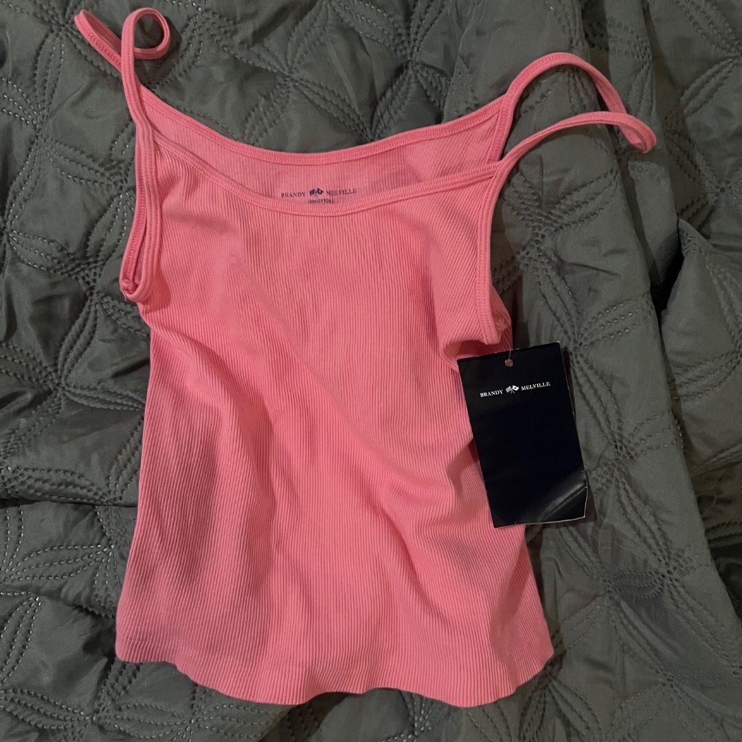 BRANDY MELVILLE Skylar Ribbed Tank (Category: Sleeveless) located in Pasay City. Submitted by jikookscart_ (Listing ID 1465185733, Image 2). Description: .