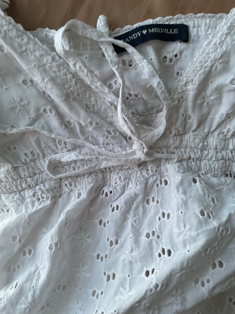 Brandy Melville White Eyelet Edith Top (Category: Sleeveless) located in Andop. Submitted by royalshark.547972 (Listing ID 1465213203, Image 2). Description: Brandy Melville with tag, h&m, Zara, Mango, Editor’s Market, Isa the Label, Sopheme, Miu the Label, Uniqlo, Bershka, Pomelo, Stradivarius, .