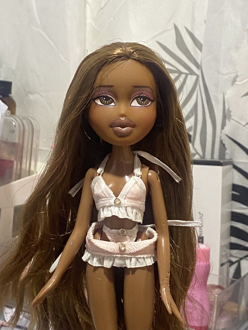 Bratz Clothes 2piece for sale (Category: Kids Toys) located in Digos. Submitted by wiodio (Listing ID 1465355527, Image 1). Description: Clothes only.
