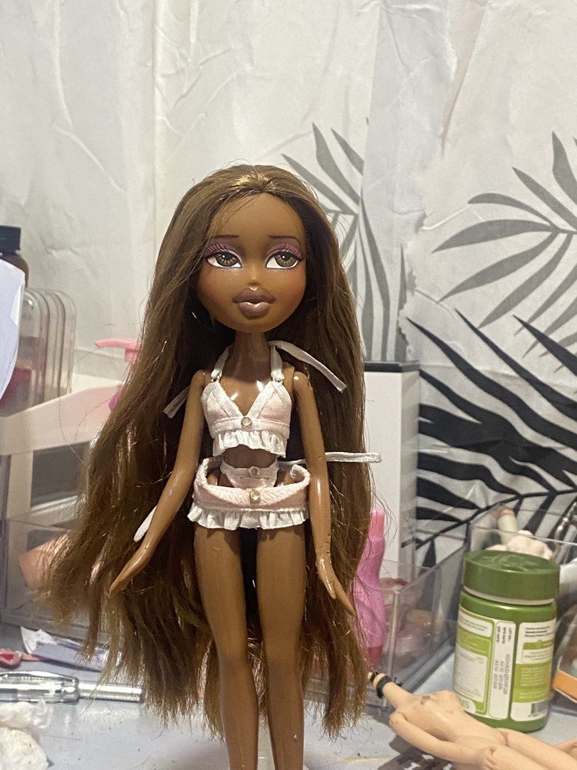 Bratz Clothes 2piece for sale (Category: Kids Toys) located in Digos. Submitted by wiodio (Listing ID 1465355527, Image 2). Description: Clothes only.