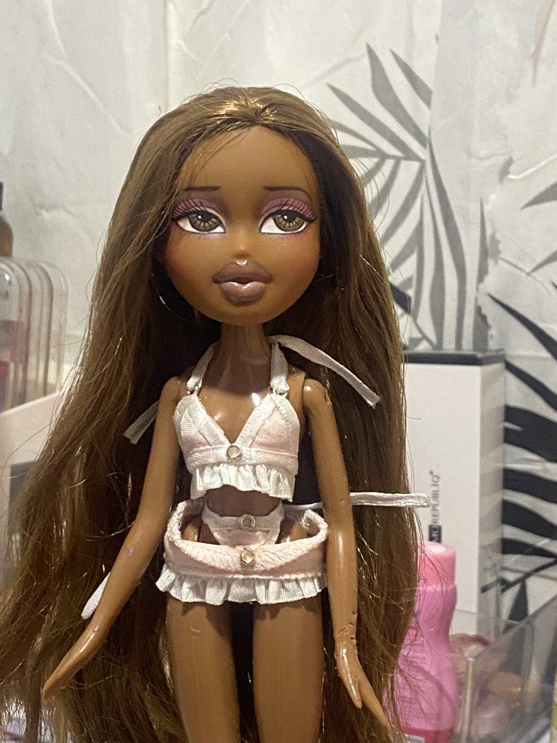 Bratz Clothes 2piece for sale (Category: Kids Toys) located in Digos. Submitted by wiodio (Listing ID 1465355527, Image 3). Description: Clothes only.