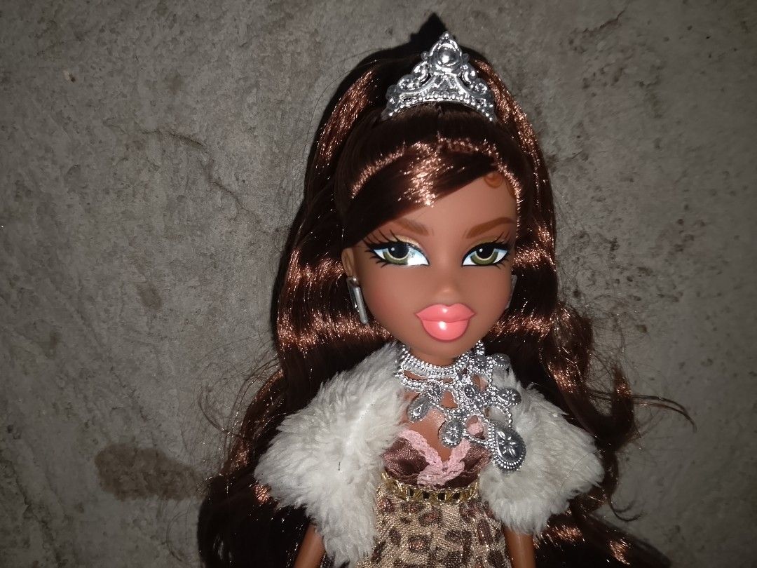 BRATZ SASHA (Category: Kids Toys) located in Manila. Submitted by carlosxcx (Listing ID 1462095434, Image 3). Description: FS ALWAYZ SASHA RE STYLE - bawal sa maarte kung maarte ka bumili ka ng original - scammers and joy miners will be posted on FB doll page MODE OF PAYMENT: MARI BANK/BDO MOD: LALAMOVE.