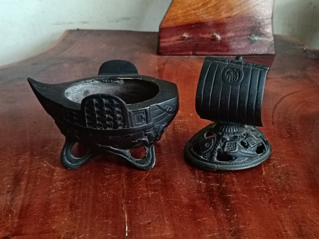 Bronze Ancient Sailing Ship Shaped Incense Burner (Category: Vintage Collectibles) located in Imus. Submitted by ABrielleC (Listing ID 1465299093, Image 2). Description: Video Link https://youtube.com/shorts/EJOJeiXrqCs?si=eqQeUDPYrBgpYOEi Bronze Material Height-5.25in Length-4.75in Width-3in Weight-0.5kg Japan Surplus Item First to pay Loc Imus Cavite.