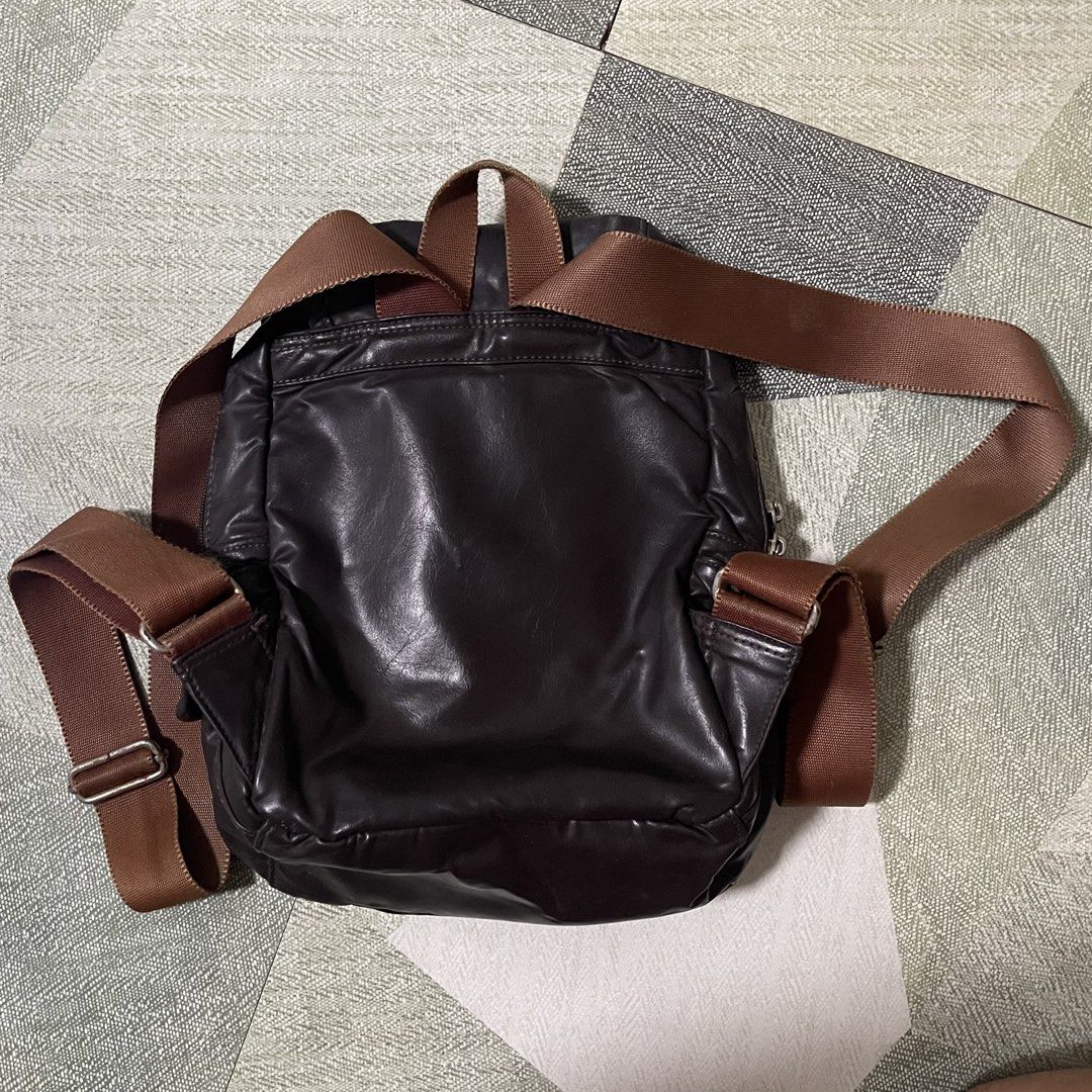 Brown Leather Vintage Backpack (Category: Backpacks) located in Pasig City. Submitted by sirendiva_ (Listing ID 1465241485, Image 3). Description: - lp 800 - good for everyday use - can fit ipad and mini umbrella (pocket sized) - multiple compartments - only flaw is in the pic.