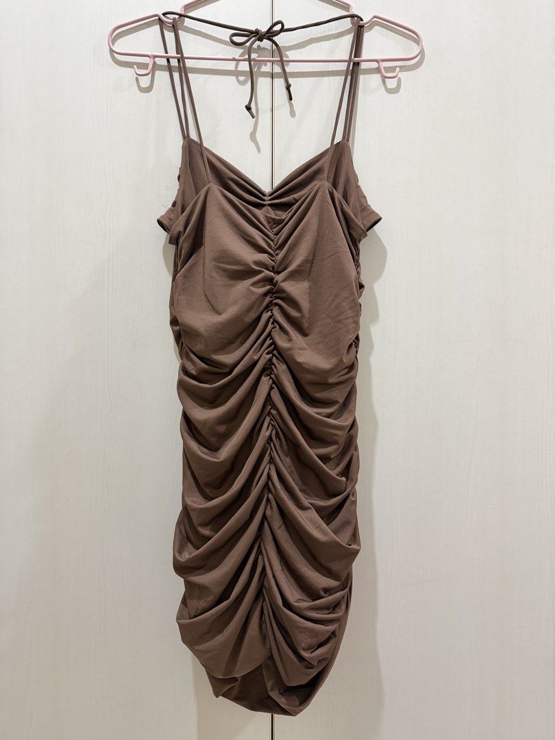 Brown Ruched Bodycon Halter Mini Dress (Category: Dresses) located in Manila. Submitted by rhei.preloved (Listing ID 1465212392, Image 3). Description: NEVER BEEN USED ‼️.