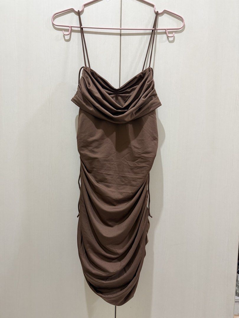 Brown Ruched Bodycon Halter Mini Dress (Category: Dresses) located in Manila. Submitted by rhei.preloved (Listing ID 1465212392, Image 2). Description: NEVER BEEN USED ‼️.