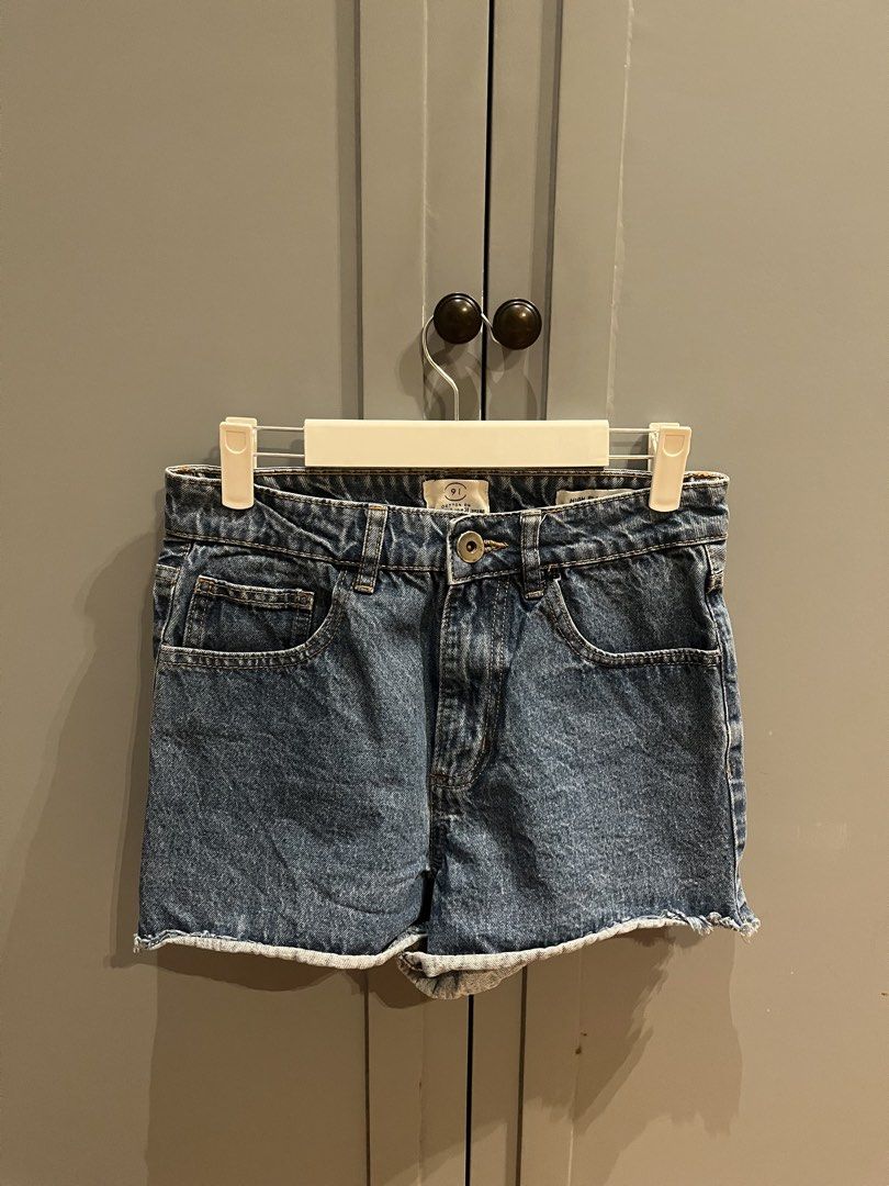 ‼️BUNDLE : 2 Cotton On Denim Shorts (Category: Shorts) located in Las Pinas. Submitted by limcmc (Listing ID 1465348425, Image 2). Description: ‼️ USED ONCE. 🚫 Tag/s 🚫 When Worn Pics Og Price: Each 1,000~ RFS: Too Big MOP: Gcash & BDO (NO REFUNDS) Shipping: Shouldered by the buyer (gogoexpress, j&t, lalamove) ✨ DM me for more inquiries!.