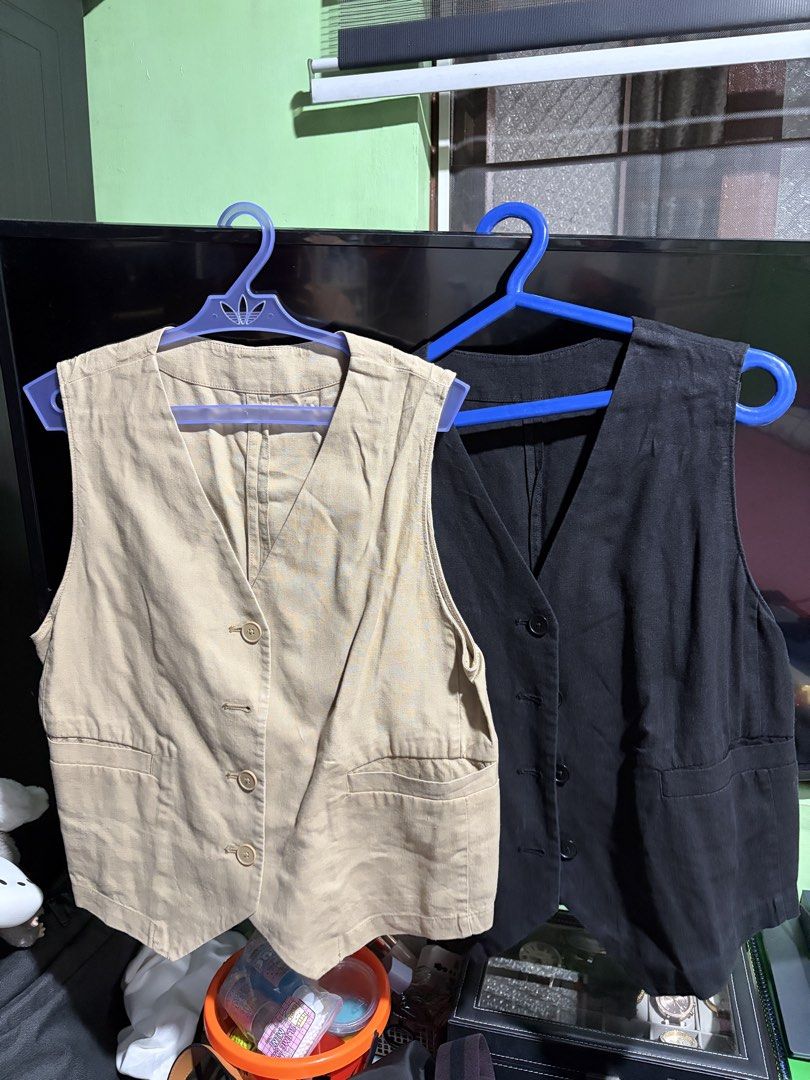 Bundle! GU Vest (Category: Sleeveless) located in Valenzuela. Submitted by celineyap04 (Listing ID 1465180649, Image 1). Description: Needs ironing.