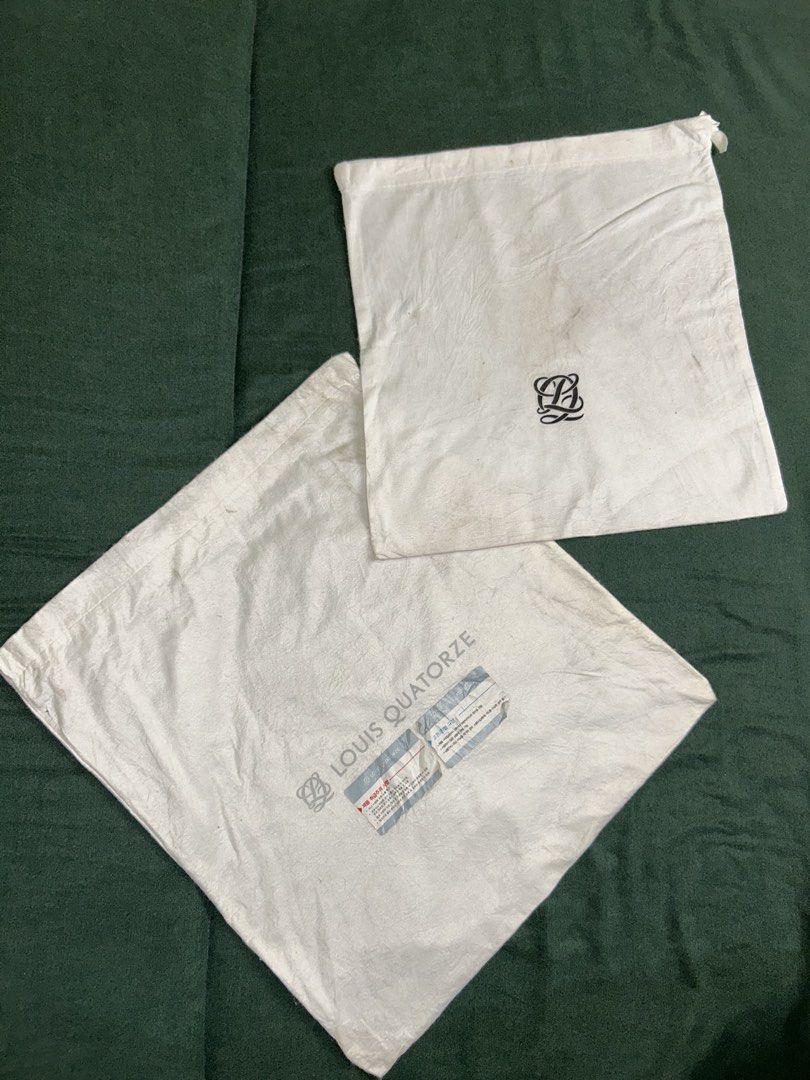 BUNDLE LQ DUST BAG (Category: Purses & Pouches) located in General Santos City (Dadiangas). Submitted by grasya_12 (Listing ID 1465319815, Image 1). Description: DUST BAG - signs of usage - need wash .