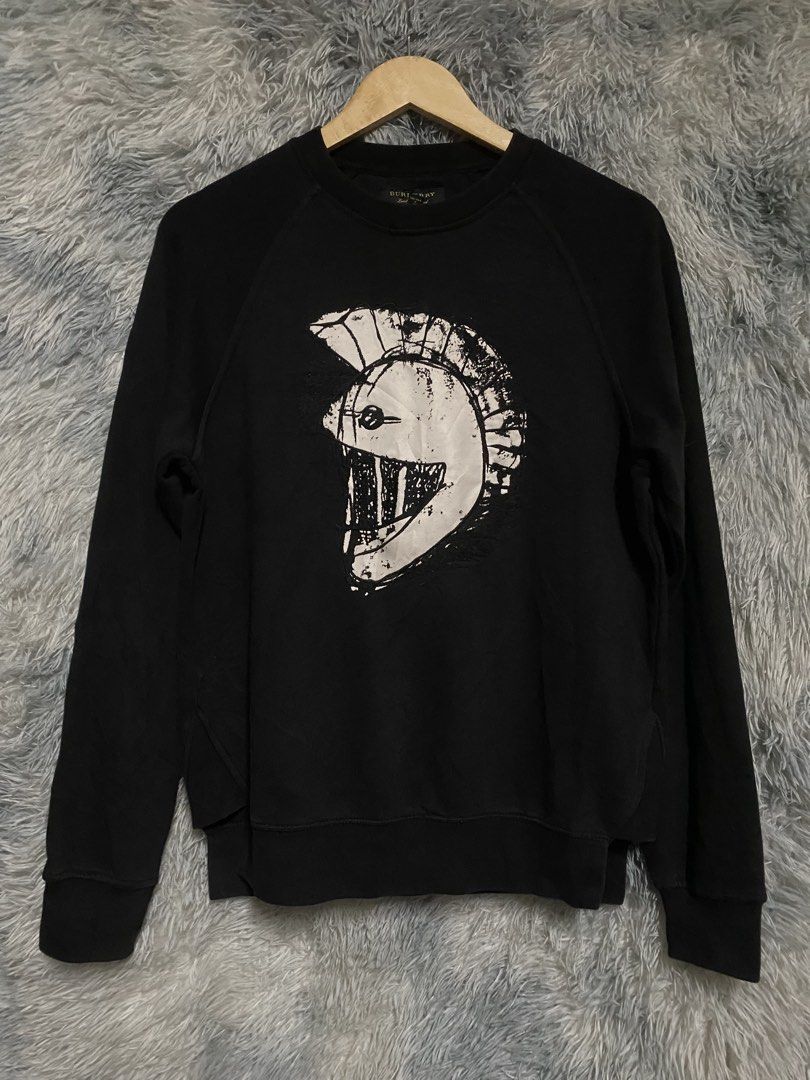 BURBERRY GRAPHIC SWEATER (Category: Longsleeves) located in Cavite. Submitted by lwrnc.444 (Listing ID 1465368956, Image 1). Description: BURBERRY GRAPHIC SWEATER COMPLETE TAGS GOOD CONDITION 🏷️480 FREE SHIP DIMES WIDTH 21 LENGTH 26.5 DASMARIÑAS CAVITE LOC .