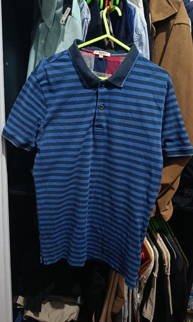 Burberry polo (Category: Tshirts & Polo Shirts ) located in Jaen. Submitted by vinzyrus217291 (Listing ID 1465175876, Image 1). Description: 20x27 Burberry britt polo metal buttons no issues Nueva ecija location 📍 can do meetups or shipping via jnt.