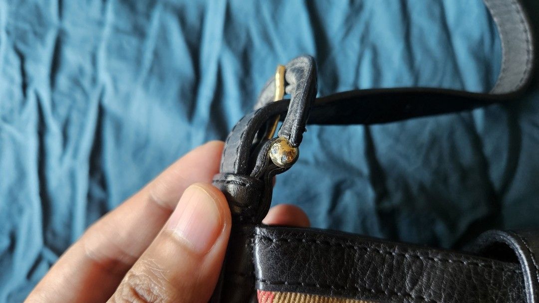 Burberry Sophie Bag (Category: Luxury Bags & Wallets) located in Taguig. Submitted by miguels_ (Listing ID 1465178937, Image 3). Description: With dust bag MOP: Bank Transfer Buyer to shoulder shipping fee.
