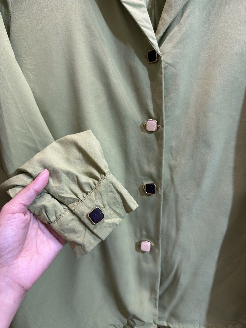 Button Down Blouse (Category: Longsleeves) located in Manila. Submitted by glamstylemnl (Listing ID 1465241741, Image 2). Description: ♡ SIZE: L ♡ BUST: 38 ♡ Swipe left to see the actual color & details ♡ Shawl lapel collar / square buttons ♡ HQ • 10/10 ♡ Ready to wear 👚.