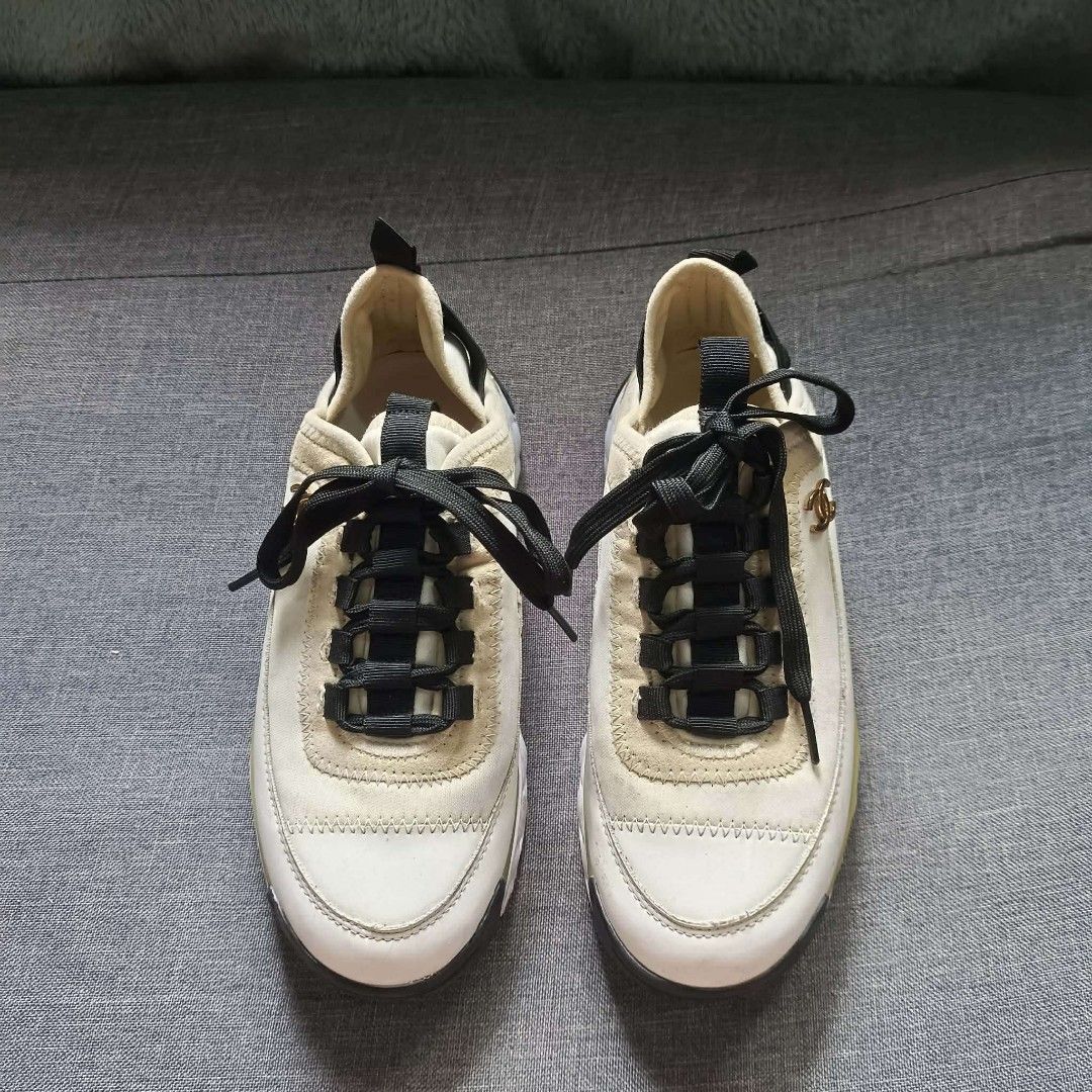 C H AN EL (Category: Sneakers) located in Valenzuela. Submitted by meloluxcollections (Listing ID 1465270094, Image 2). Description: .