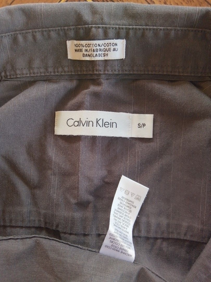 Calvin Klein •polo (Category: Tshirts & Polo Shirts ) located in Batangas. Submitted by 68.thrifts (Listing ID 1465228215, Image 3). Description: size: 20.5 x 28 color: charcoal grey issue: frayed hole on sleeve.