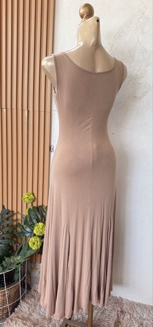 Camel Sleeveless Ribbed Maxi Dress (Category: Dresses) located in Santa Rosa. Submitted by martess (Listing ID 1465226134, Image 2). Description: - Color: Camel brown - Size: 160/84A - Material: 100% polyester fiber - Design: Scoop neckline, ribbed texture, fitted waist, and flared pleated hem - Style: Great versatile basic piece for daily wear and easy to style.