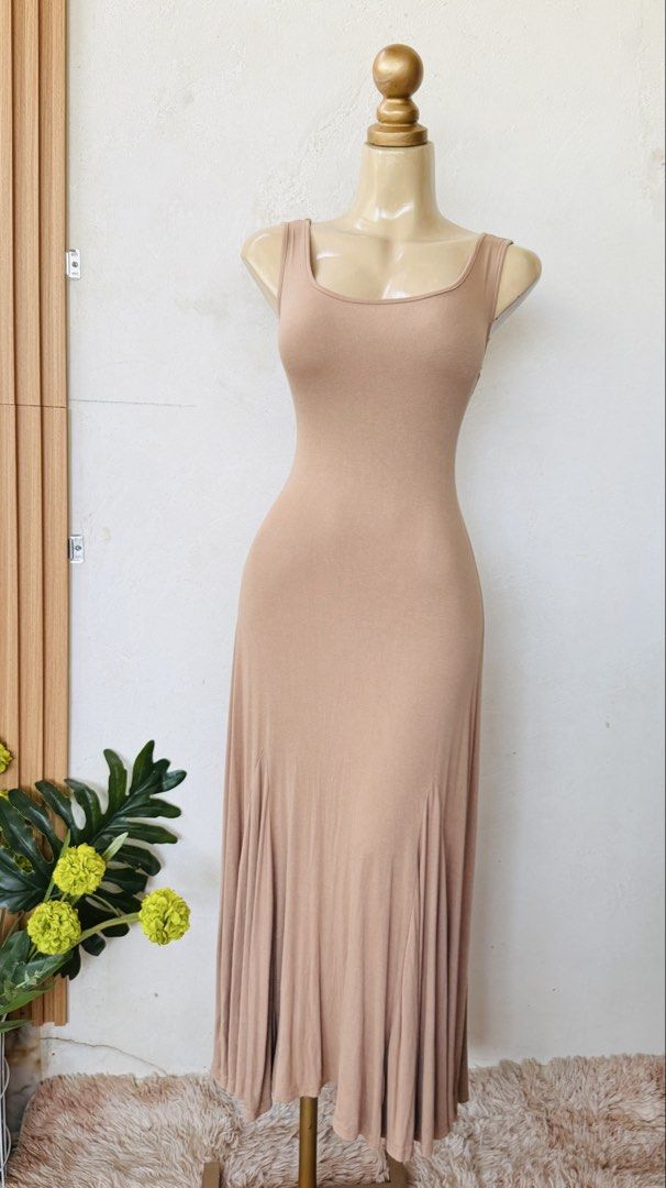 Camel Sleeveless Ribbed Maxi Dress (Category: Dresses) located in Santa Rosa. Submitted by martess (Listing ID 1465226134, Image 1). Description: - Color: Camel brown - Size: 160/84A - Material: 100% polyester fiber - Design: Scoop neckline, ribbed texture, fitted waist, and flared pleated hem - Style: Great versatile basic piece for daily wear and easy to style.