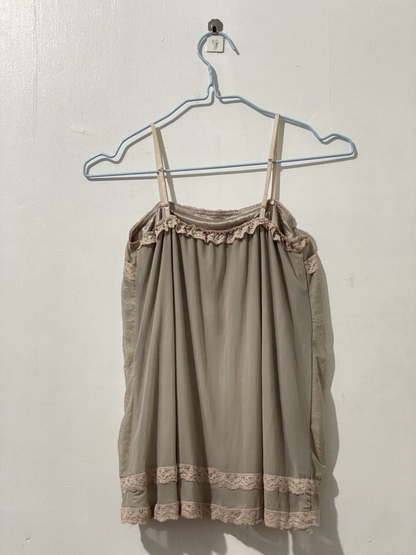 Cami Top with glittered butterfly Design (Category: Sleeveless) located in Tuguegarao City. Submitted by ziggerryy (Listing ID 1465370059, Image 2). Description: No flaws. No holes S-M .