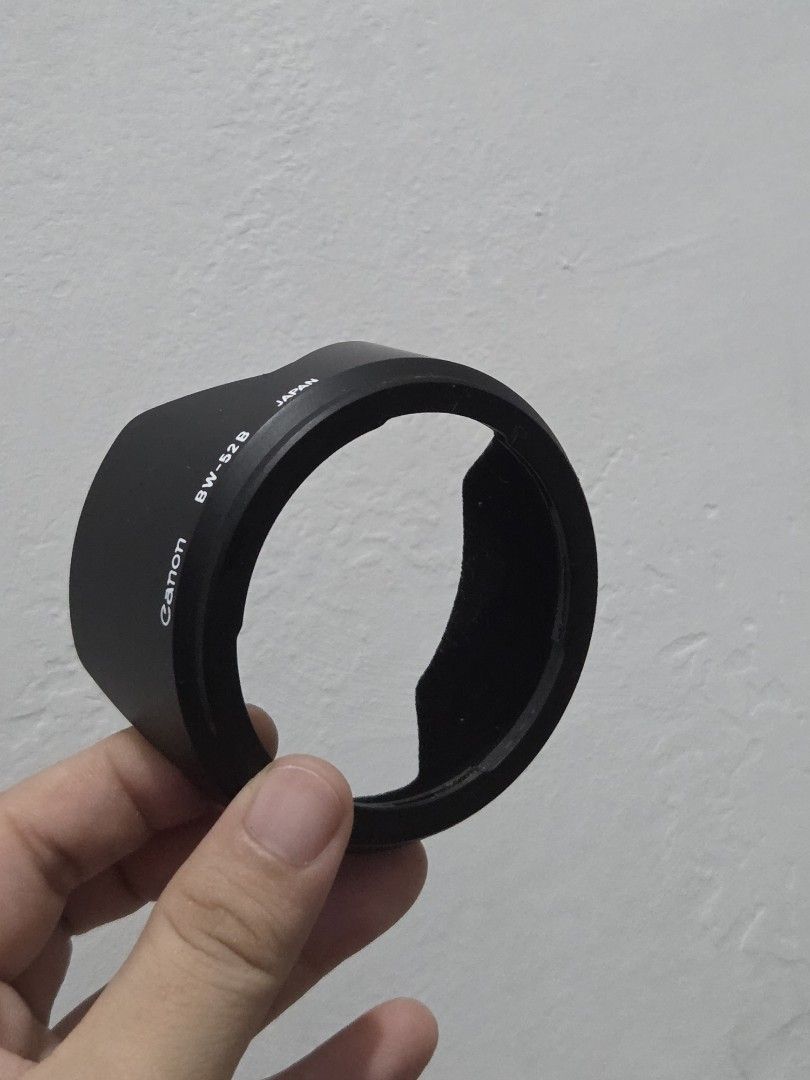 Canon Lens Hood BW-52B (Category: Lens & Kits) located in Manila. Submitted by manilafilmshop (Listing ID 1465183582, Image 2). Description: - Authentic Canon BW-52B lens hood, made in Japan - Comes with original box - Blocks stray light to improve contrast and image quality - Protects your valuable camera lens from accidental impacts - Clean and ready to mount on vintage Canon setups.
