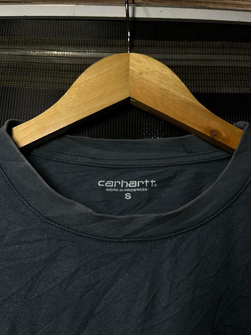 Carhartt (Category: Tshirts & Polo Shirts ) located in Taguig. Submitted by bimbyanche19839 (Listing ID 1465373992, Image 3). Description: Carhartt Size Medium Width 20 Length 27 Color rate 9/10 Psg Condition Issue: Minor Sunfade Neckline 🏷️ 300php plus ship 📍Taguig Loc.