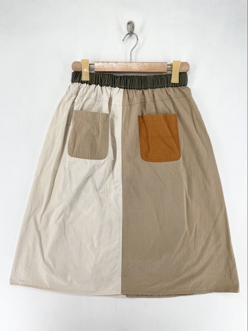 Catalog Color Block Utility Midi Skirt (Category: Skirts) located in Mandaluyong City. Submitted by armrhts (Listing ID 1465343542, Image 2). Description: Size: Medium Dimensions(inches) •Waist/Width : 28"-34" •Hip: 25" •Outseam/Length : 27.5" •Leg Opening: 29.5" Issue/s: Color Bleeding on the back 🥺.