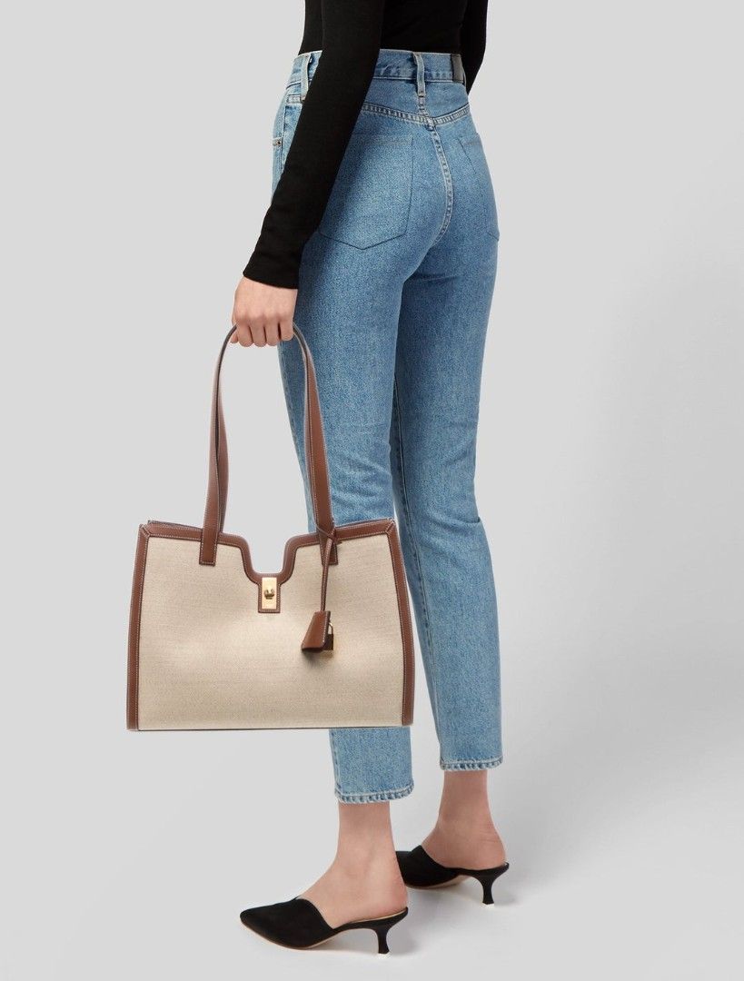 Celine Canvas Bag (Category: Luxury Bags & Wallets) located in Puerto Princesa. Submitted by jercksthriftph (Listing ID 1465183733, Image 1). Description: Celine Canvas Bag Excellent Condition need cleaning item is thrifted/ukay.