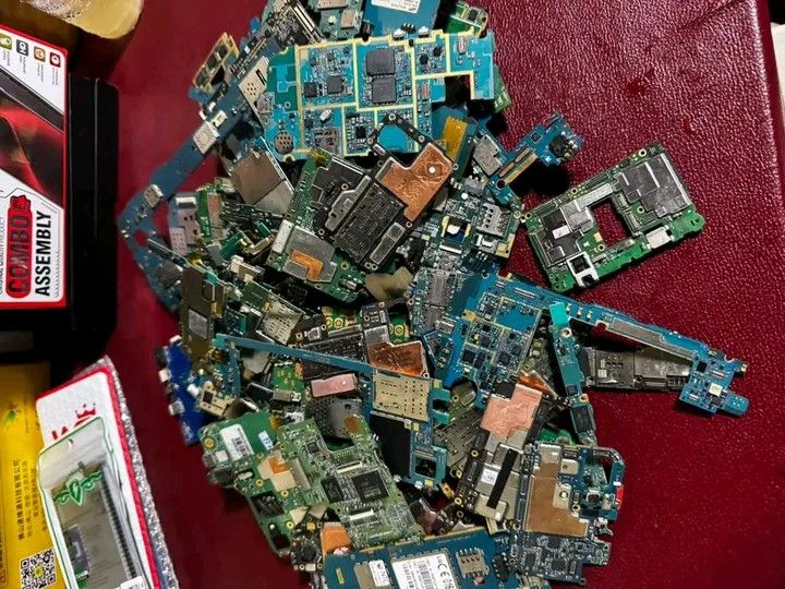 Cellphone scrap (Category: Laptops & Notebooks) located in Manila. Submitted by jabefa1234 (Listing ID 1465236026, Image 1). Description: .
