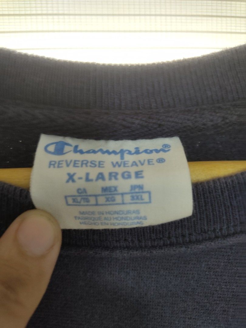 Champion Reverse Weave Sweater (Category: Hoodies) located in Manila. Submitted by thrifsta.vtg (Listing ID 1465315671, Image 2). Description: 24x25 Boxy Fit Good condition Color 9/10.