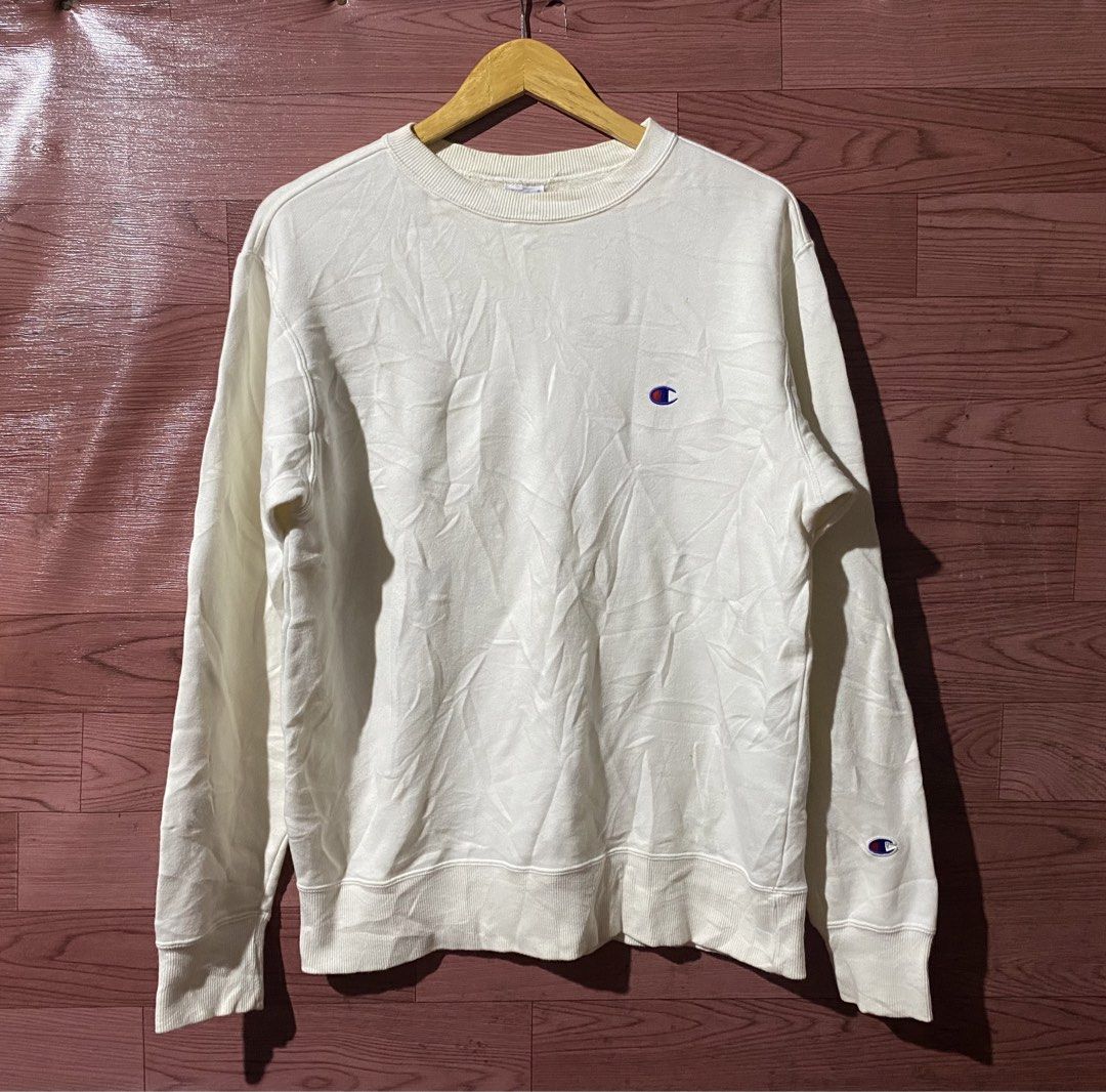 Champion Sweater (Category: Coats, Jackets and Outerwear) located in Polomolok. Submitted by darylbaniq23206 (Listing ID 1465321645, Image 1). Description: “CHAMPION SWEATER” ❤️‍🔥 SIZE: XL ON TAG (22x27.5) DIMENSIONS EXCELLENT CONDITION 9.5/10 COLOR RATE AUTHENTIC/LEGIT NO ISSUES NEED-WASH ONLY SINCE WHITE NAMAN ₱399.