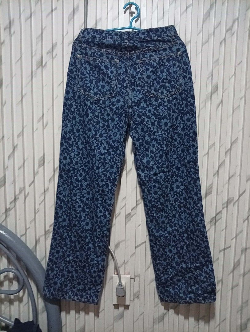 Chanel 24Ss Denim Pants Floral Pattern Coco indigo blue ( P78117V70013 ) Searchable Code (Category: Jeans) located in Barotac Nuevo. Submitted by john.pritz (Listing ID 1465347772, Image 2). Description: Chanel 24Ss Denim pants Floral Pattern Coco Indigo blue ( P78117V70013 ) Searchable Code Like new condi no issue Width 28 to 29 Length 40.