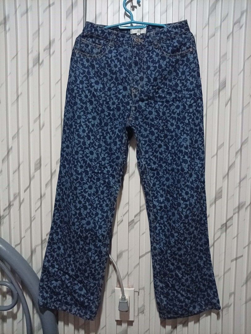 Chanel 24Ss Denim Pants Floral Pattern Coco indigo blue ( P78117V70013 ) Searchable Code (Category: Jeans) located in Barotac Nuevo. Submitted by john.pritz (Listing ID 1465347772, Image 1). Description: Chanel 24Ss Denim pants Floral Pattern Coco Indigo blue ( P78117V70013 ) Searchable Code Like new condi no issue Width 28 to 29 Length 40.