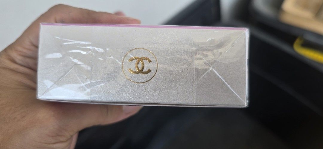 Chanel Chance Eau Tendre Eau de Parfum 100ml (Category: Fragrance & Deodorants) located in Manila. Submitted by vi_ka (Listing ID 1465260905, Image 3). Description: - 100% Authentic Chanel Chance Eau Tendre Eau de Parfum -Bought in Macau airport -100ml.