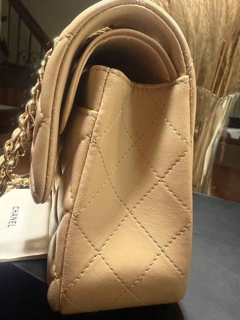 Chanel classic flap bag (Category: Shoulder Bags) located in Mandaluyong City. Submitted by rachel.cadiz (Listing ID 1465313023, Image 2). Description: Very classy/elagant Good as new, in excellent condition With card, dustbag and box Nego but not too low.