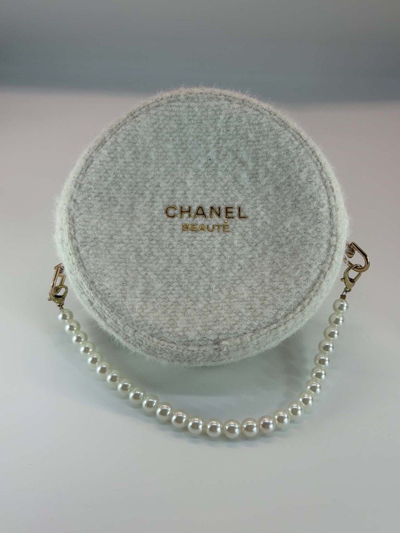 Chanel GWP (Category: Luxury Bags & Wallets) located in Bulacan. Submitted by karisma_noverra (Listing ID 1465179572, Image 2). Description: One piece left.
