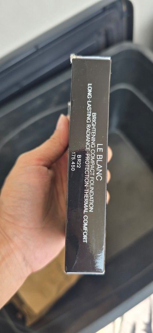 CHANEL Le Blanc Brightening Compact Foundation BR22 (Category: Makeup) located in Manila. Submitted by vi_ka (Listing ID 1465275436, Image 2). Description: - Brand: Chanel Le Blanc Brightening Compact Foundation - Shade: BR22 - Condition: Brand new, unopened box, completely unused - Inclusions: Original packaging, paper bag, and black pouch - bought in japan airport.