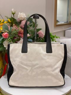 (Category: ) located in . Submitted by luxshare_preloved_ (Listing ID 1465277731, Image 1). Description: .
