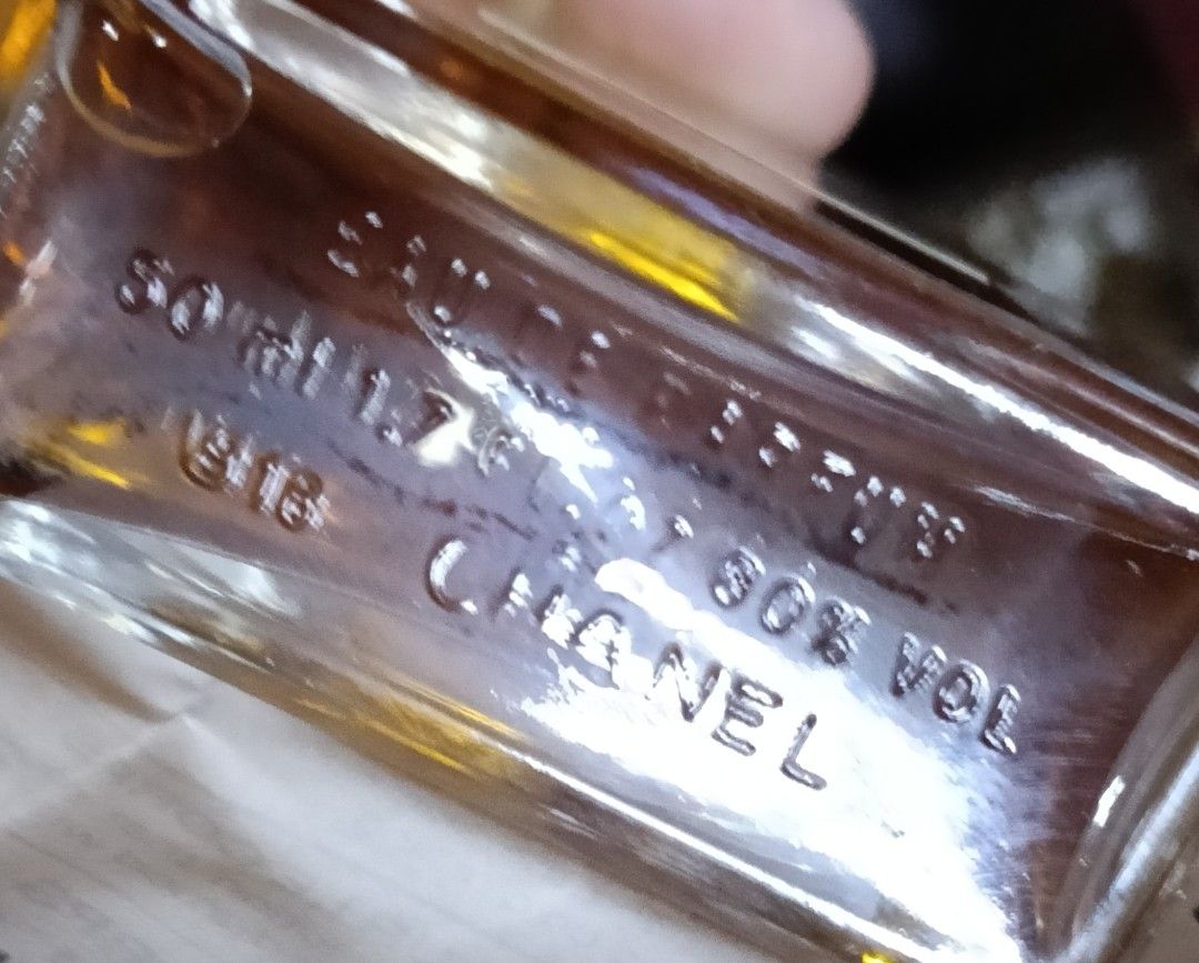 Chanel No. 5 Eau de Parfum 50ml (Category: Fragrance & Deodorants) located in Antipolo. Submitted by vastgem_4c8da8 (Listing ID 1465278108, Image 3). Description: - Authentic Chanel No. 5 Eau de Parfum - Volume: 50ml bottle - Rich amber-colored fragrance - Clear glass bottle with signature faceted stopper - Embossed volume and Chanel branding on the bottom label - Includes original paper packaging and promotional paper - Ships securely packaged.