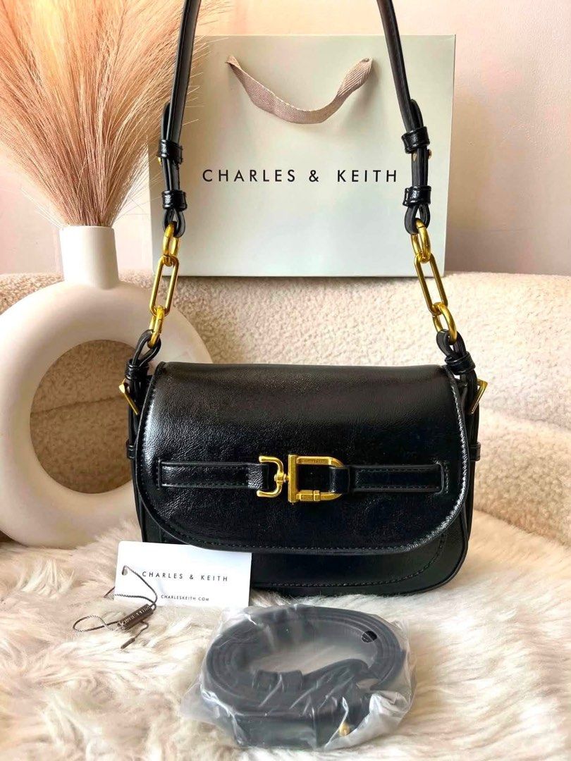 Charles & Keitn Chain Shoulder Bag - Black (Category: Shoulder Bags) located in Pasig City. Submitted by preloved.closet2 (Listing ID 1465378837, Image 1). Description: 2Way Bag With Sling Size 8 inches Color white Add paperbag plus 80 .