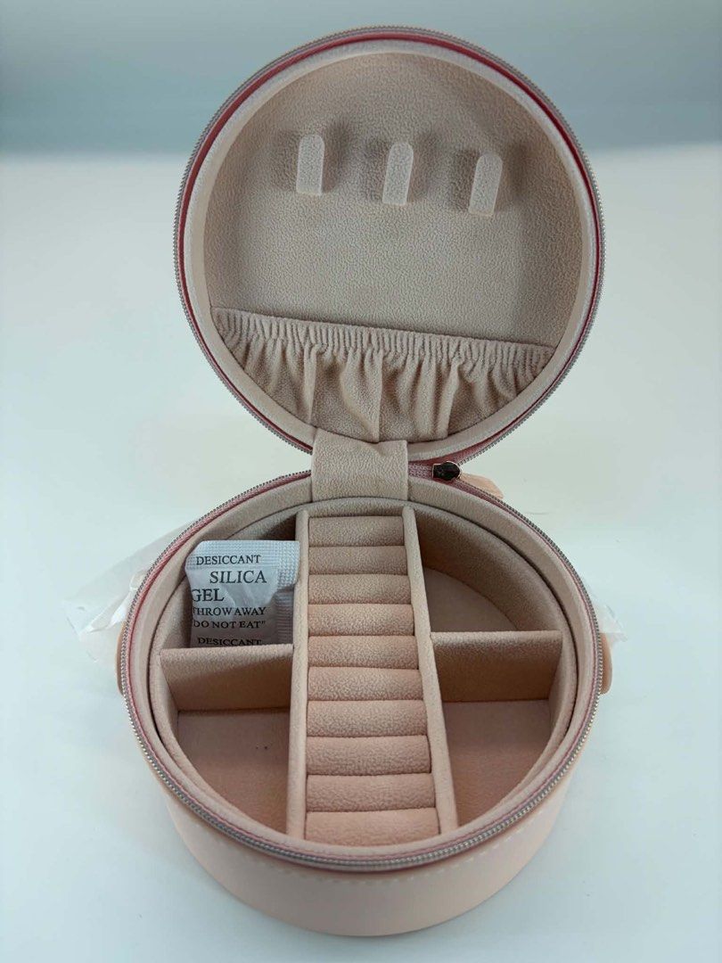 Charlotte Tilburry GWP (Category: Luxury Bags & Wallets) located in Bulacan. Submitted by karisma_noverra (Listing ID 1465180055, Image 2). Description: Super cutie Last one.