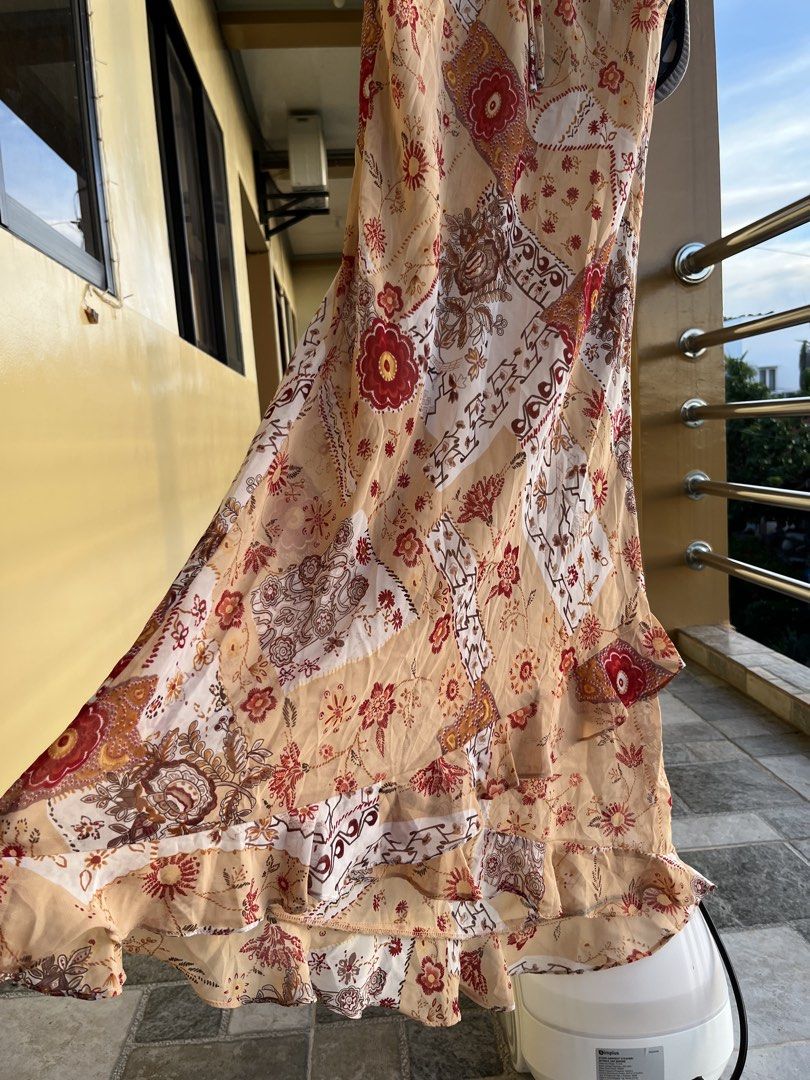 charming vintage-style patchwork floral midi dress (Category: Dresses) located in Roxas City. Submitted by anamaria12997 (Listing ID 1465264935, Image 3). Description: Length 40 Width 17.