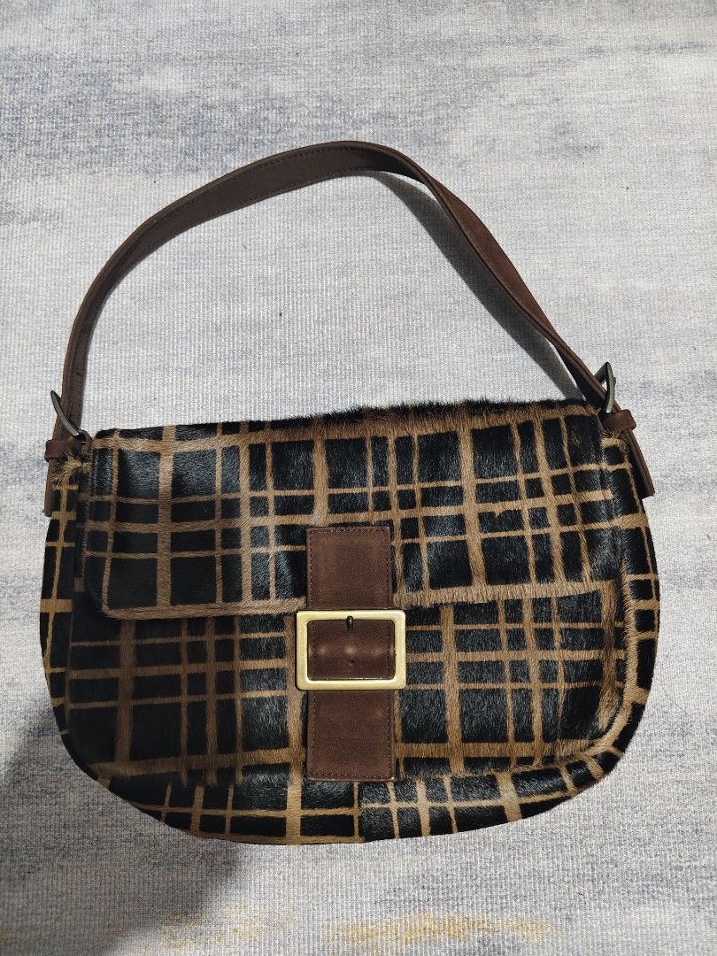 CHEROSITA leather hand bag (Category: Clutches) located in Baguio. Submitted by igorotak.111.taraki.com (Listing ID 1465294773, Image 1). Description: FS Cherosita leather hand bag v.good condi no issues ganda nito ♥️.