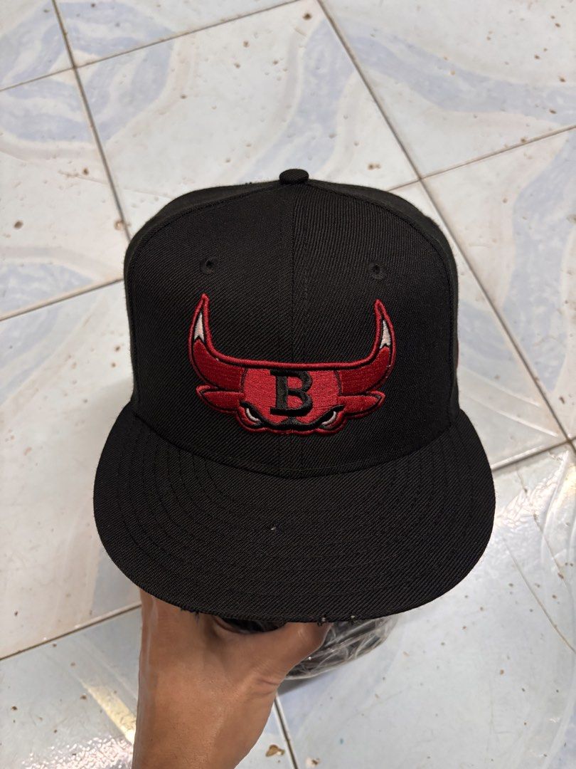 Chicago Bulls x New Era, Snapback (Category: Caps & Hats) located in Paranaque City. Submitted by kingdeward (Listing ID 1465380254, Image 2). Description: *Negotiable* Ukay Caps/Hats Casual need wash Parañaque Location Courier: Jnt/ LBC COP(Payment 1st) Lalamove.