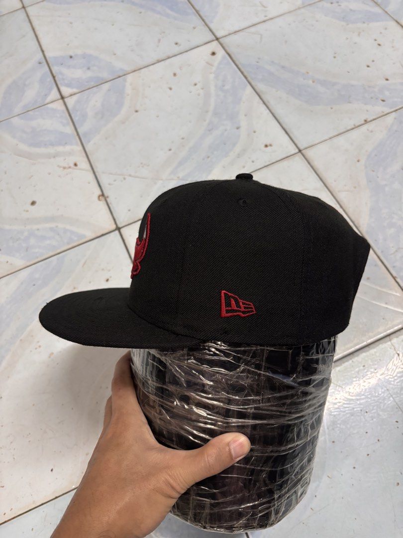 Chicago Bulls x New Era, Snapback (Category: Caps & Hats) located in Paranaque City. Submitted by kingdeward (Listing ID 1465380254, Image 3). Description: *Negotiable* Ukay Caps/Hats Casual need wash Parañaque Location Courier: Jnt/ LBC COP(Payment 1st) Lalamove.